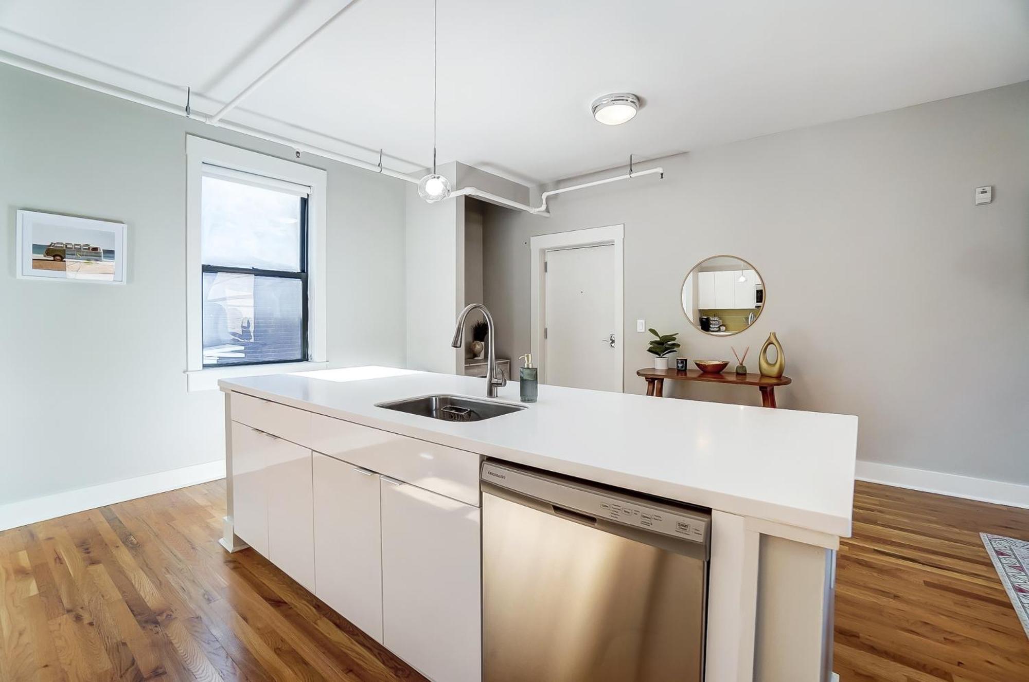 Sunny Downtown Apartment, Walk To Washington Park! Σινσινάτι Εξωτερικό φωτογραφία